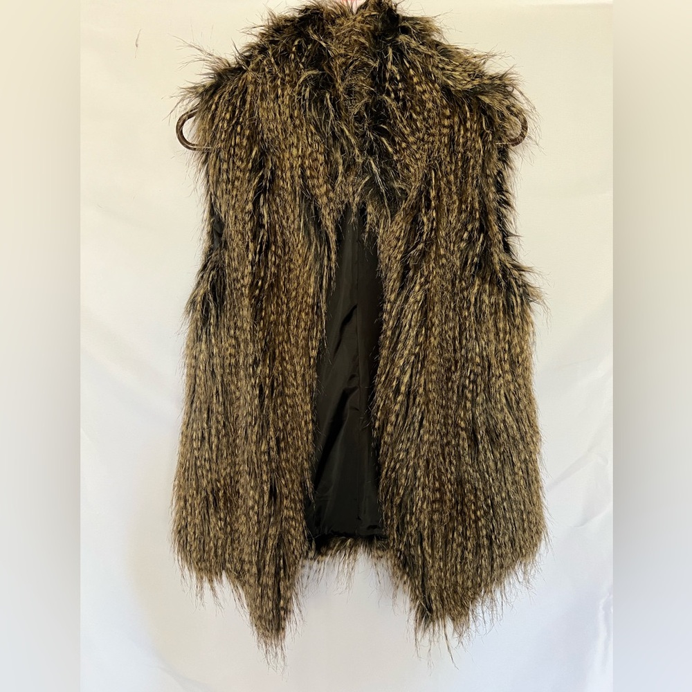 FUR VEST